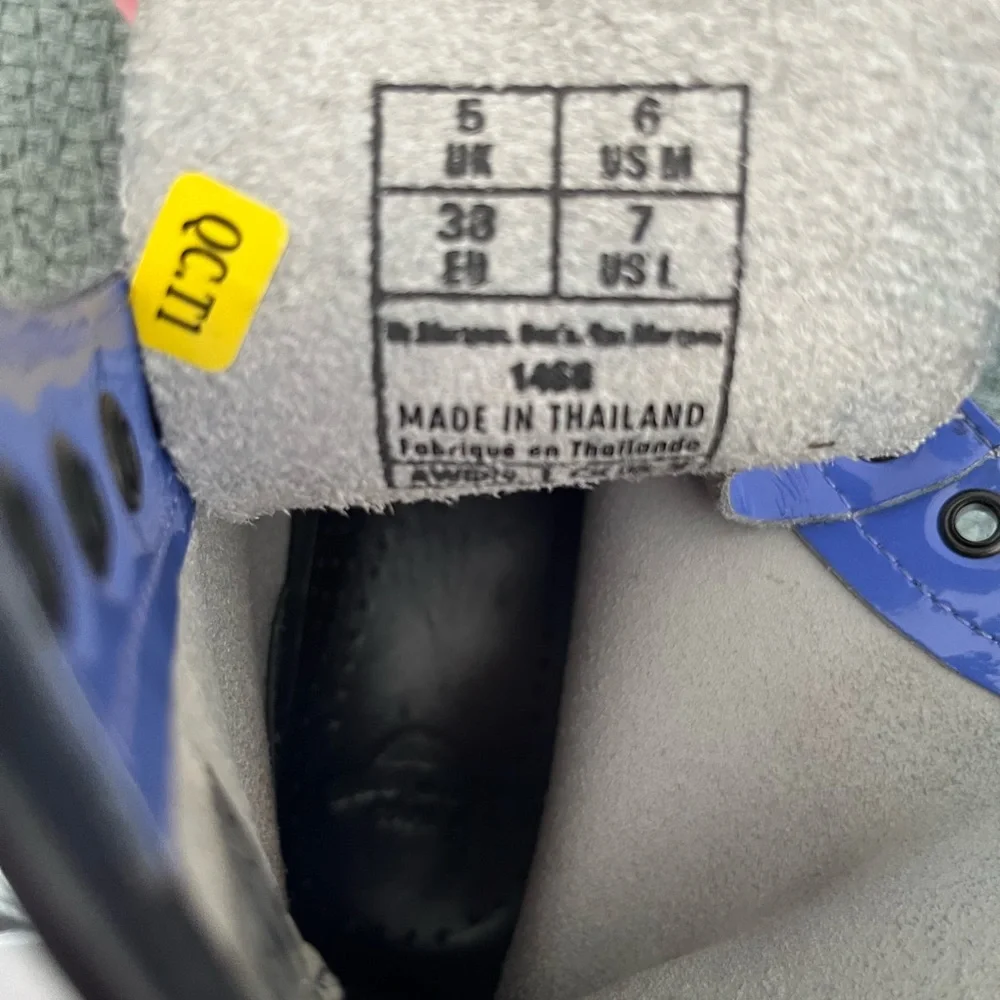 Doc Martens Patent Leather 7 - Picture 3 of 6